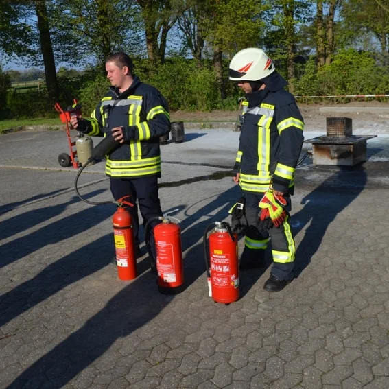 20150424_jugenduebungfeuerloescher_1.jpg