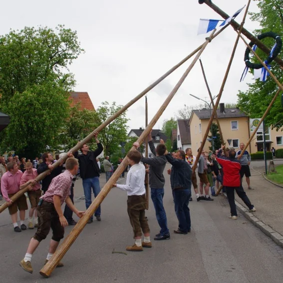 20100501_maibaumaufstellen_29.jpg