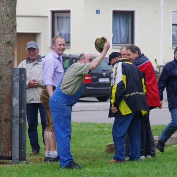 20100501_maibaumaufstellen_42.jpg