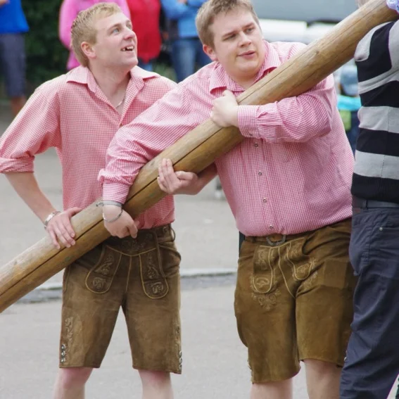 20100501_maibaumaufstellen_35.jpg