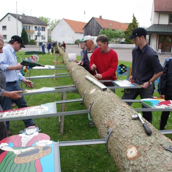 20100501_maibaumaufstellen_1.jpg