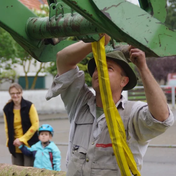 20100501_maibaumaufstellen_9.jpg