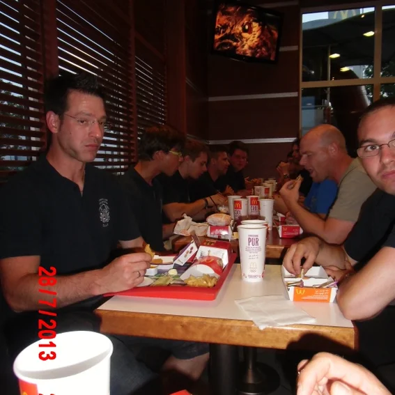 20130728_hochwasserhelfermcdonalds_2.jpg