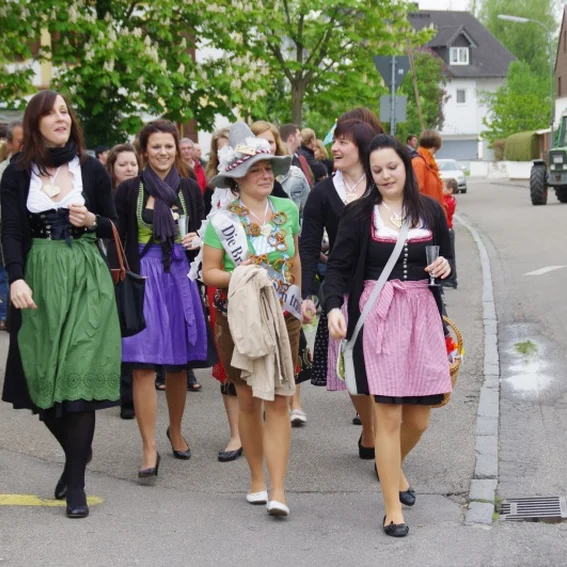 20100501_maibaumaufstellen_20.jpg