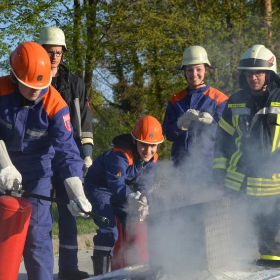 20150424_jugenduebungfeuerloescher_12.jpg